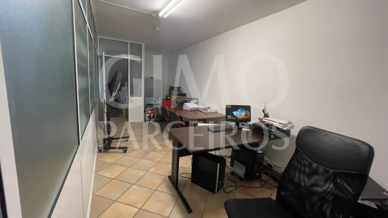 Loja para Arrendamento em Oliveira do Bairro Foto 14