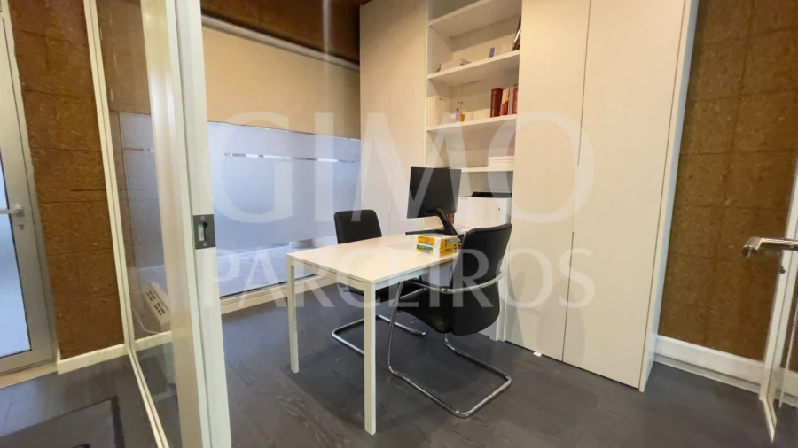 Loja para Arrendamento em Oliveira do Bairro Foto 2