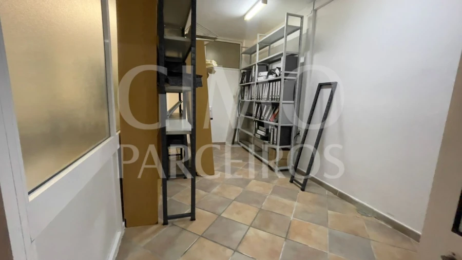 Loja para Arrendamento em Oliveira do Bairro Foto 17