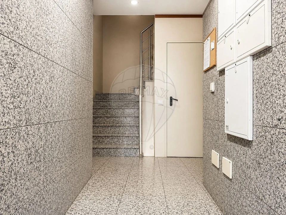 Apartamento T2 para Venda em Madalena Foto 4