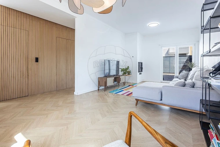 Moradia T4 para Venda em Santa Maria e São Miguel, São Martinho, São Pedro Penaferrim Foto 4