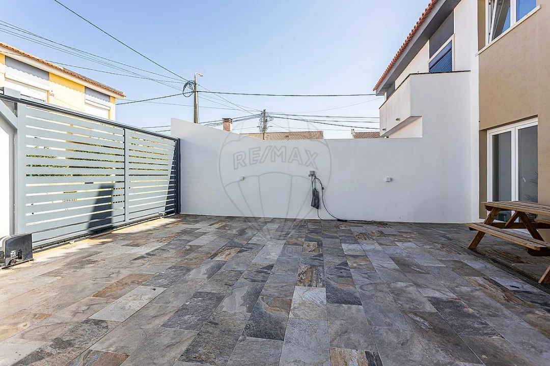 Moradia T4 para Venda em Santa Maria e São Miguel, São Martinho, São Pedro Penaferrim Foto 43