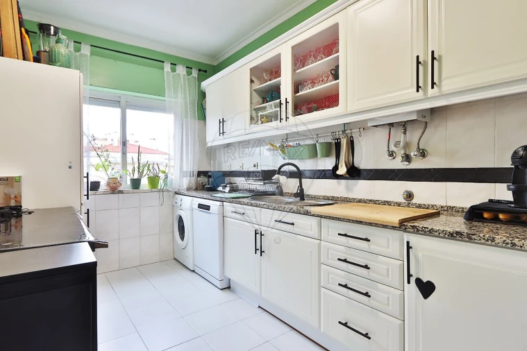 Apartamento T2 para Venda em Santa Maria e São Miguel, São Martinho, São Pedro Penaferrim Foto 2