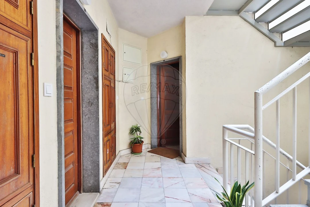 Apartamento T2 para Venda em Santa Maria e São Miguel, São Martinho, São Pedro Penaferrim Foto 18