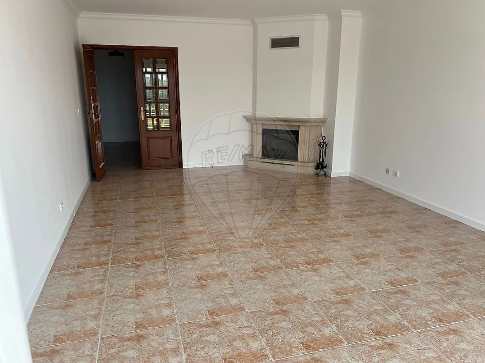 Apartamento T2 para Venda em Massamá e Monte Abraão Foto 5