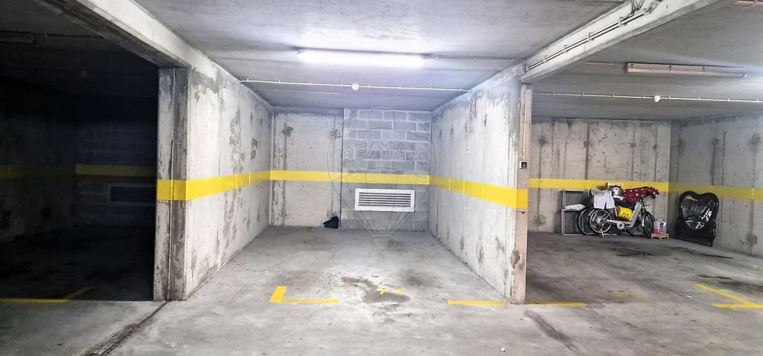 Garagem para Arrendamento em Santa Clara Foto 1