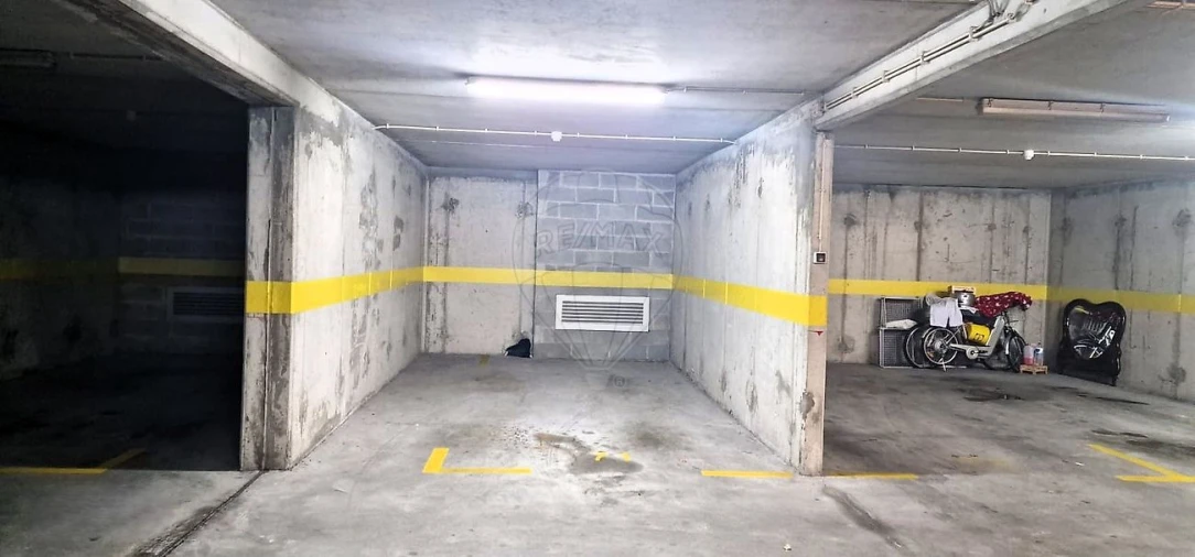 Garagem para Arrendamento em Santa Clara Foto 1