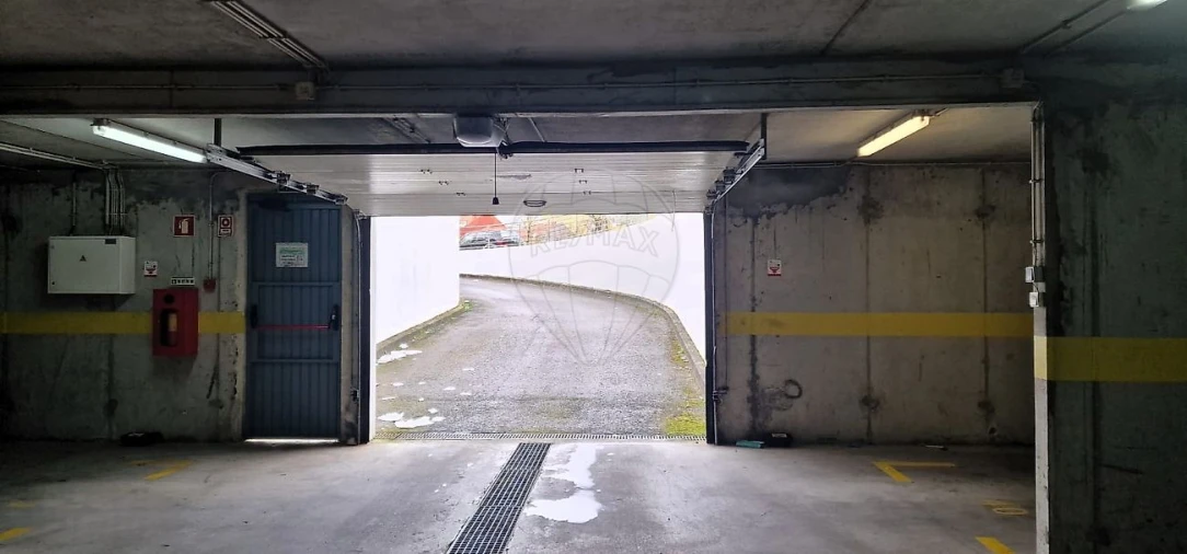 Garagem para Arrendamento em Santa Clara Foto 2