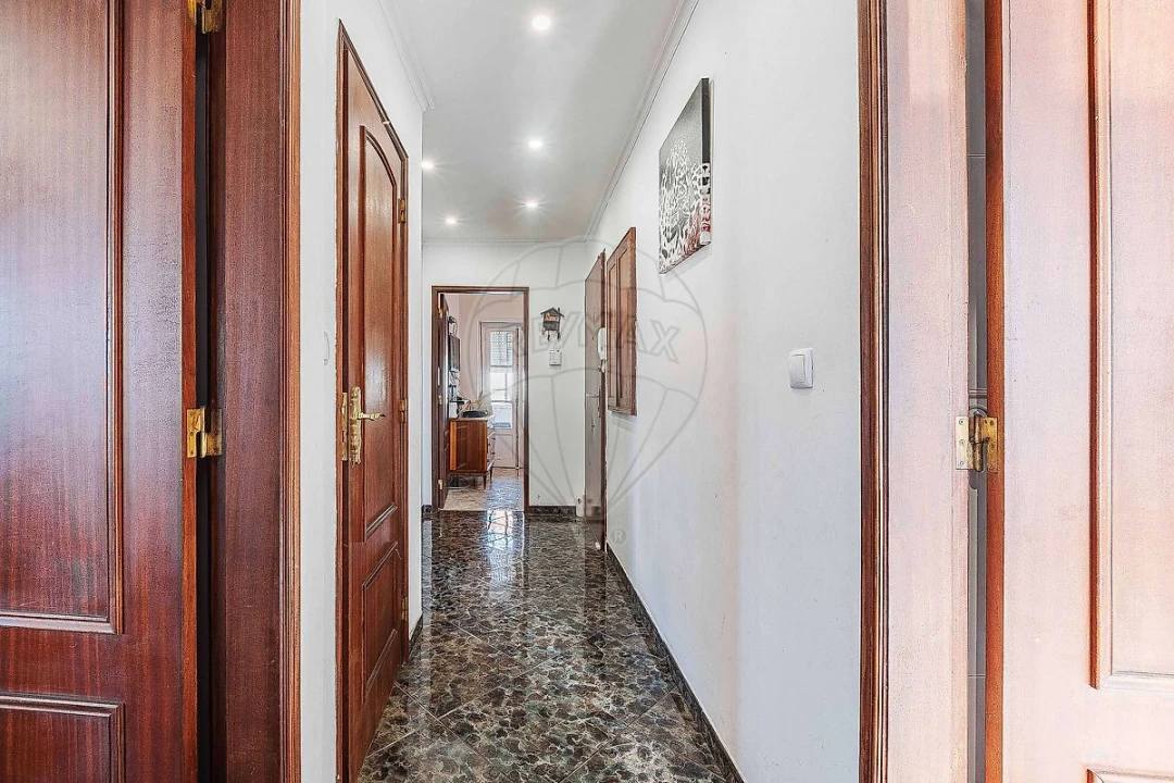 Apartamento T2 para Venda em Odivelas Foto 5