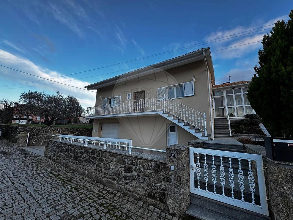 Moradia T3 para Venda em Tamanhos Foto 1