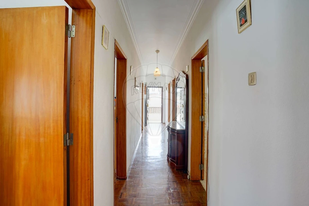 Moradia T3 para Venda em Arranho Foto 26