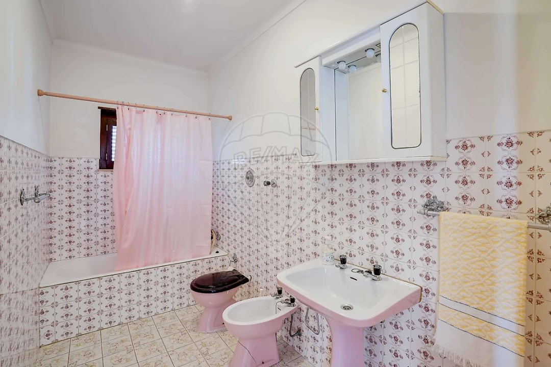 Moradia T3 para Venda em Arranho Foto 32