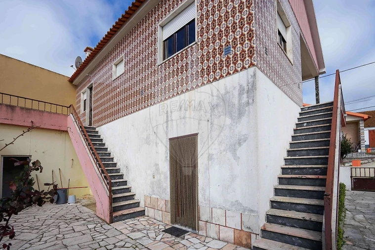 Moradia T3 para Venda em Arranho Foto 13