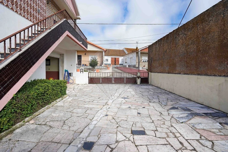 Moradia T3 para Venda em Arranho Foto 14