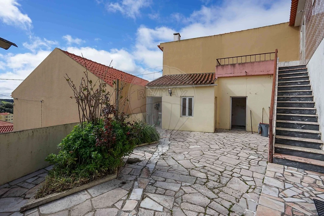 Moradia T3 para Venda em Arranho Foto 11