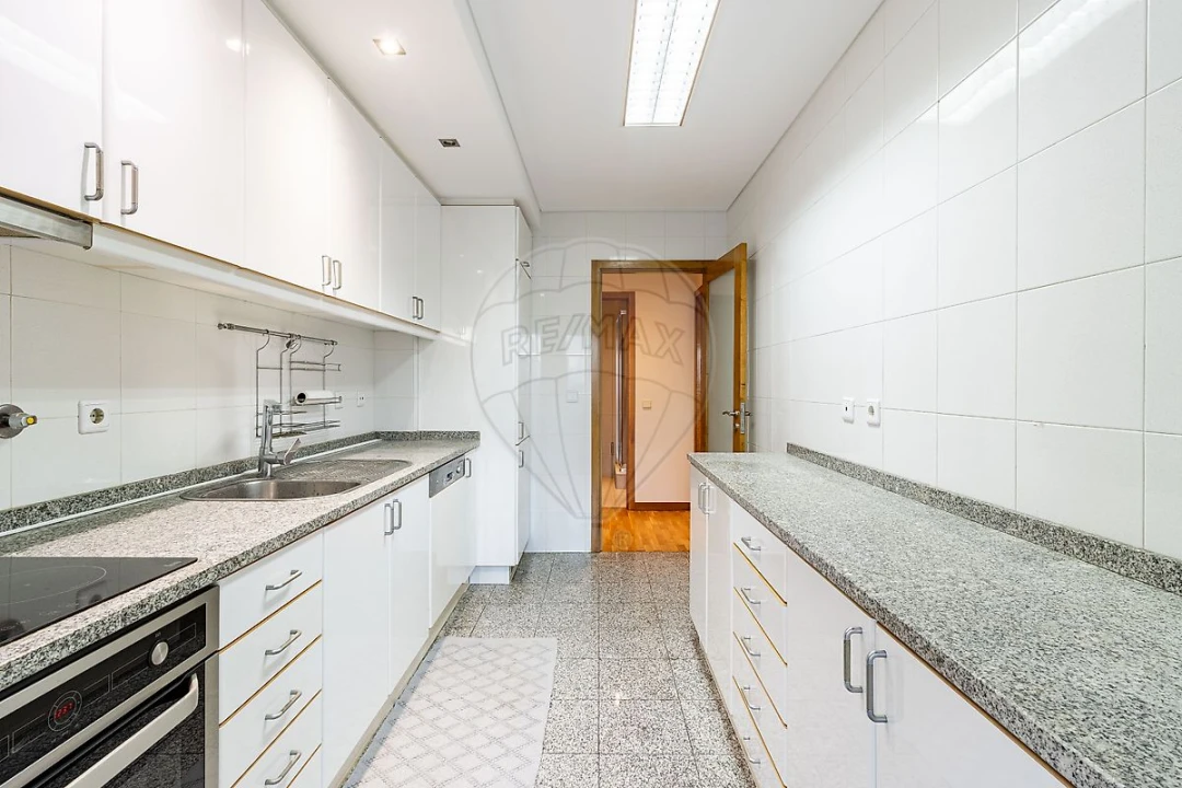 Apartamento T2 para Arrendamento em São Felix da Marinha Foto 9