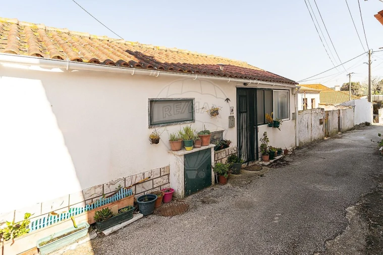 Moradia T2 para Venda em Dois Portos e Runa Foto 18