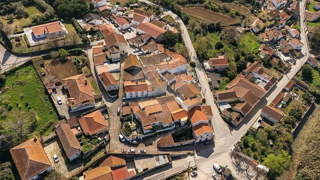 Moradia T2 para Venda em Dois Portos e Runa Foto 5