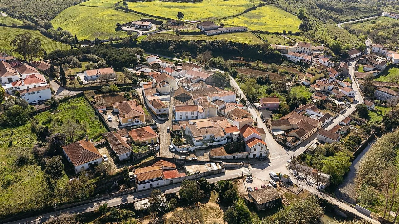 Moradia T2 para Venda em Dois Portos e Runa Foto 3