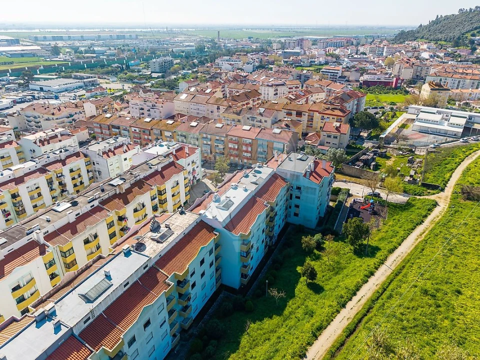 Apartamento T2 para Venda em Castanheira do Ribatejo e Cachoeiras Foto 4