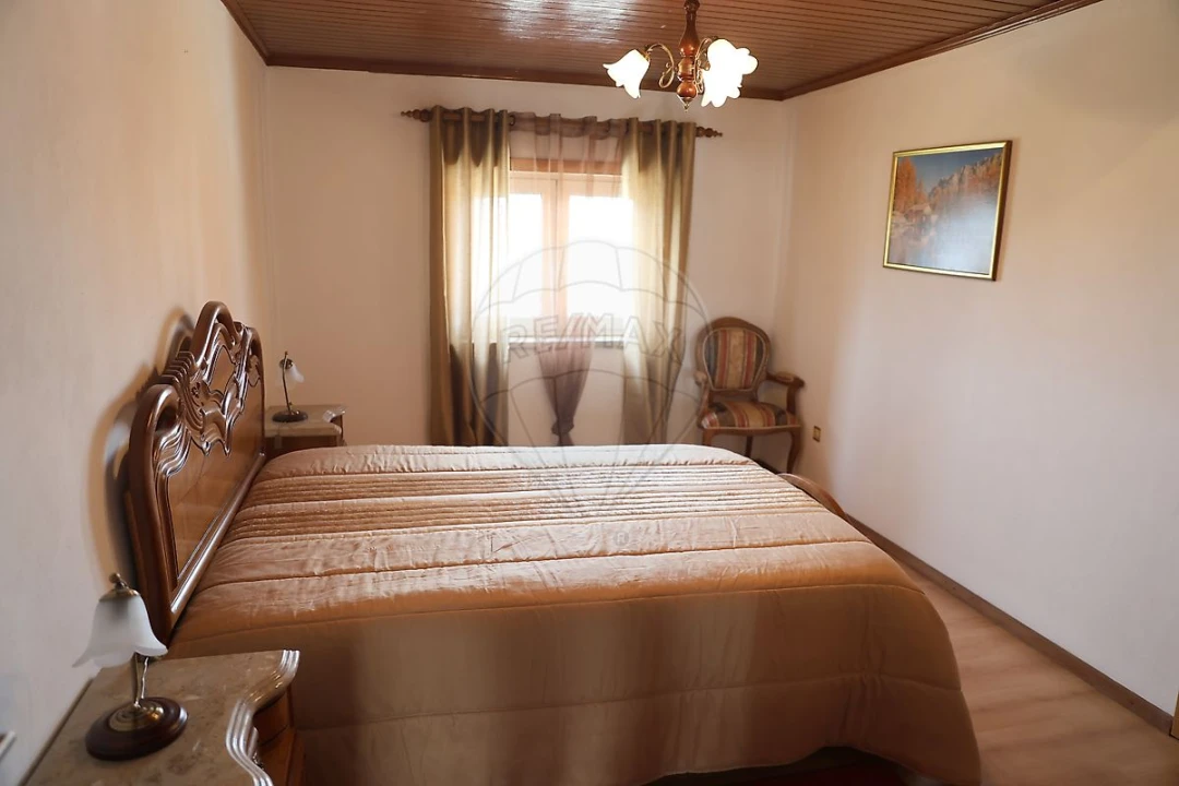 Moradia T5 para Venda em Arcozelos Foto 6