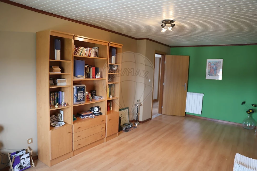 Moradia T5 para Venda em Arcozelos Foto 8