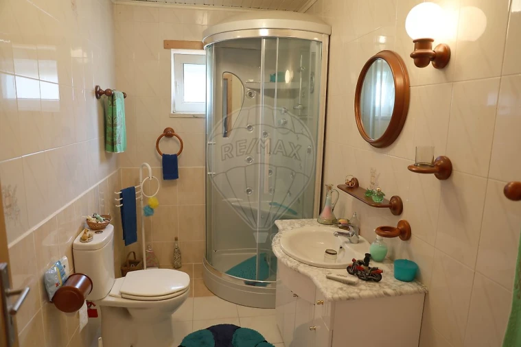 Moradia T5 para Venda em Arcozelos Foto 9