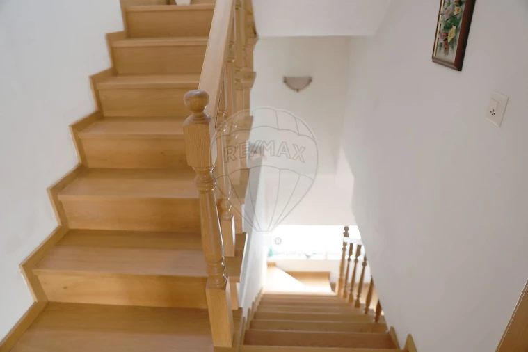 Moradia T5 para Venda em Arcozelos Foto 19