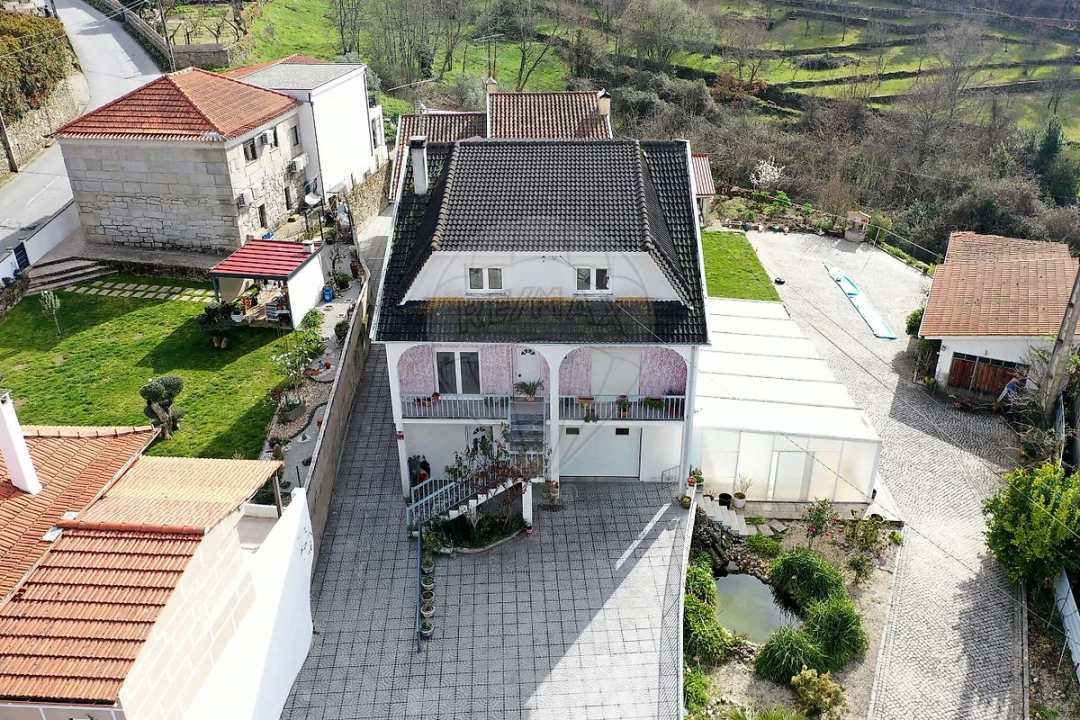 Moradia T5 para Venda em Arcozelos Foto 4