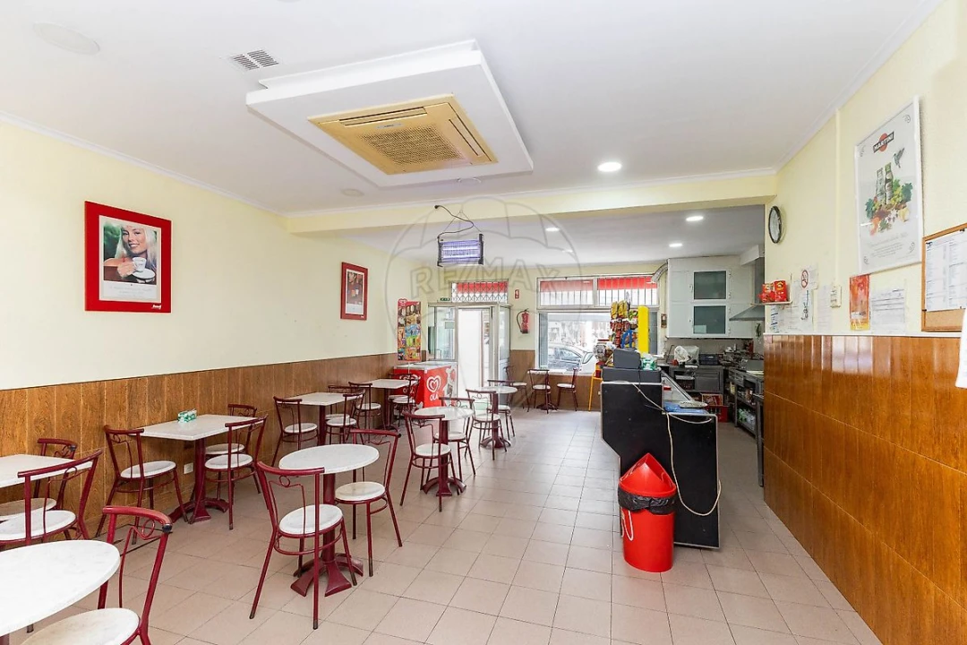 Negócio para Venda em Santa Marinha e São Pedro da Afurada Foto 11