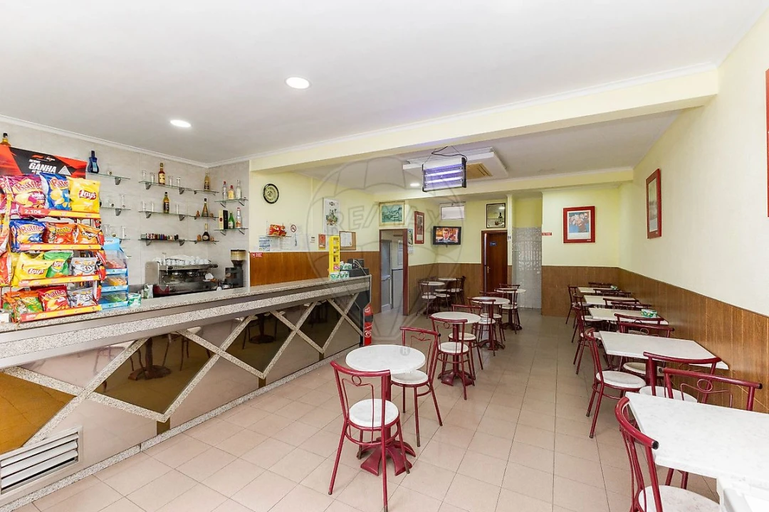 Negócio para Venda em Santa Marinha e São Pedro da Afurada Foto 8