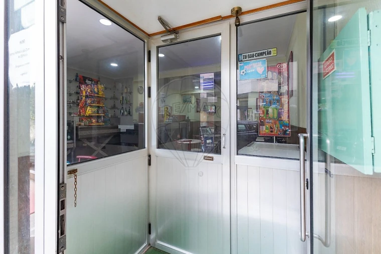 Negócio para Venda em Santa Marinha e São Pedro da Afurada Foto 3