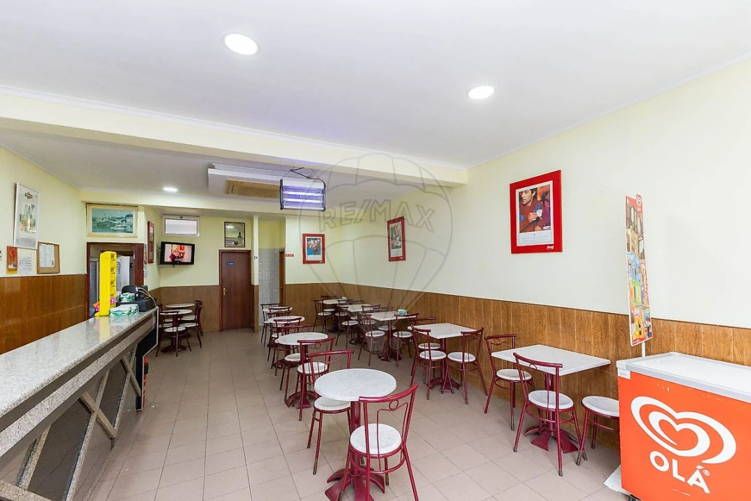 Negócio para Venda em Santa Marinha e São Pedro da Afurada Foto 9