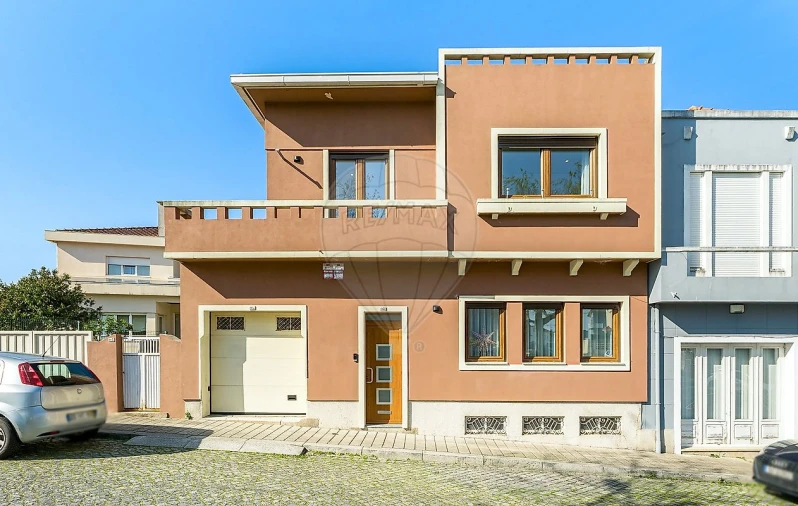 Moradia T4 para Venda em Campanhã