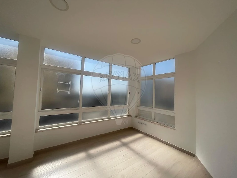 Escritório para Arrendamento em Vialonga Foto 1