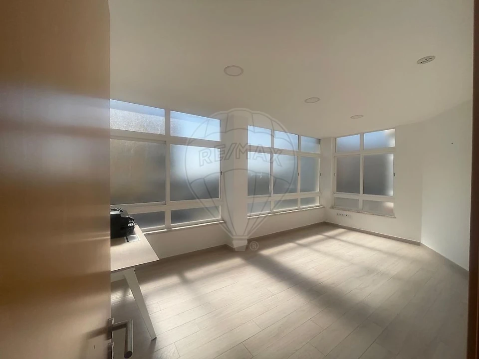 Escritório para Arrendamento em Vialonga Foto 2