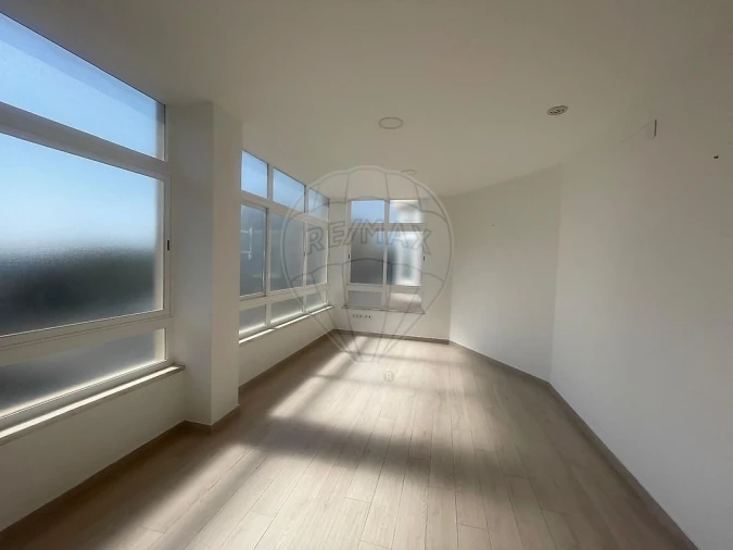 Escritório para Arrendamento em Vialonga Foto 4