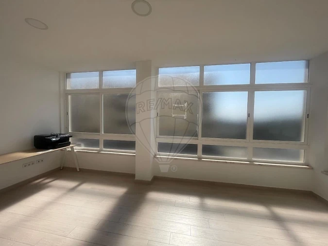 Escritório para Arrendamento em Vialonga Foto 3