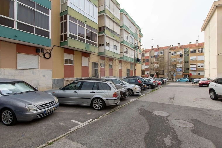 Apartamento T2 para Venda em Póvoa de Santa Iria e Forte da Casa Foto 5