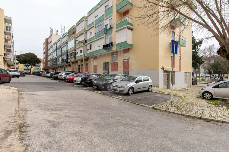Apartamento T2 para Venda em Póvoa de Santa Iria e Forte da Casa Foto 3
