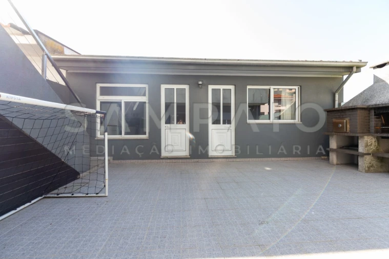 Moradia T4 para Venda em Fânzeres e São Pedro da Cova Foto 48