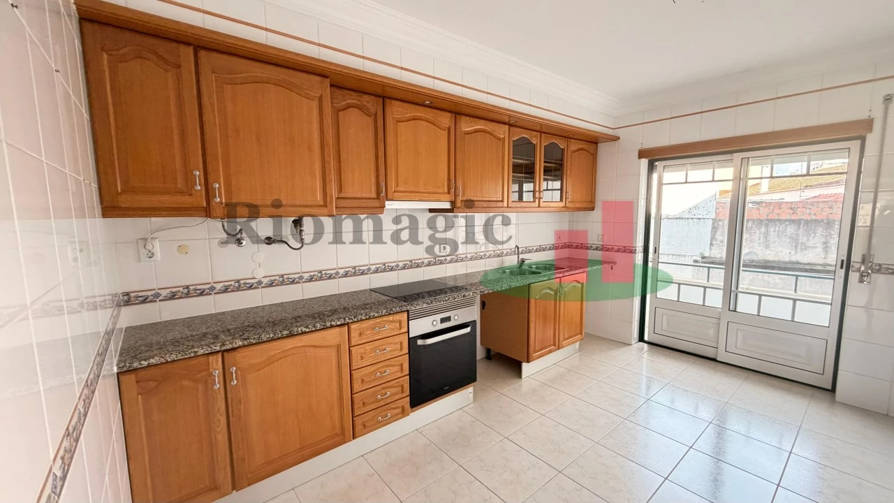 Apartamento T2 para Venda em Bombarral e Vale Covo Foto 3