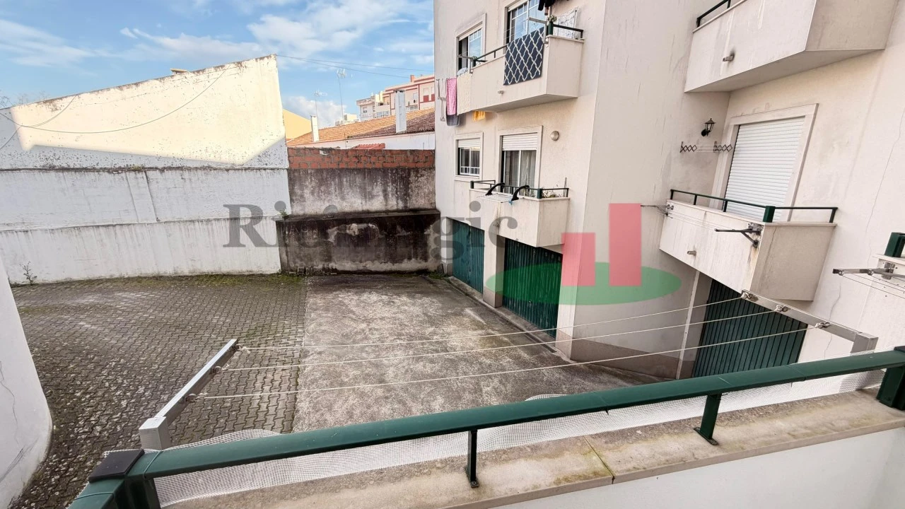 Apartamento T2 para Venda em Bombarral e Vale Covo Foto 5