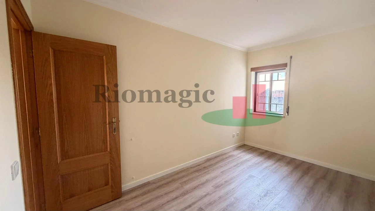 Apartamento T2 para Venda em Bombarral e Vale Covo Foto 15
