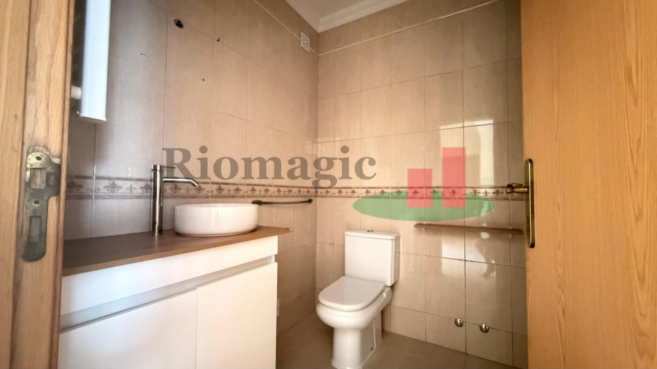 Apartamento T2 para Venda em Bombarral e Vale Covo Foto 16