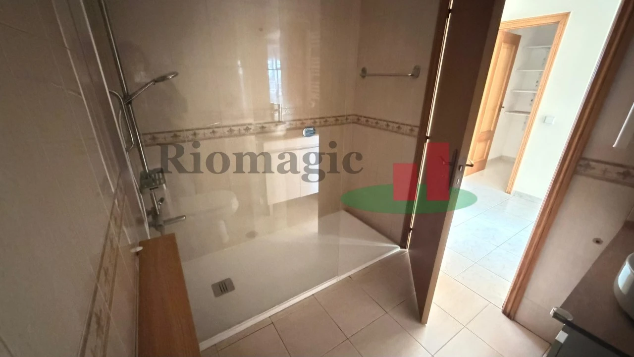 Apartamento T2 para Venda em Bombarral e Vale Covo Foto 17