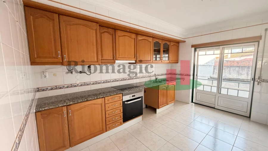 Apartamento T2 para Venda em Bombarral e Vale Covo Foto 3