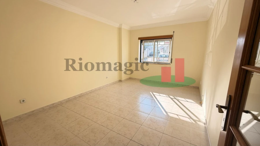 Apartamento T2 para Venda em Bombarral e Vale Covo Foto 9