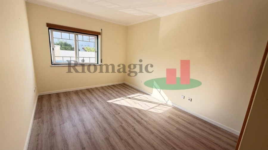 Apartamento T2 para Venda em Bombarral e Vale Covo Foto 11