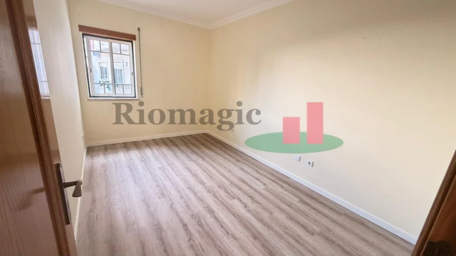 Apartamento T2 para Venda em Bombarral e Vale Covo Foto 13